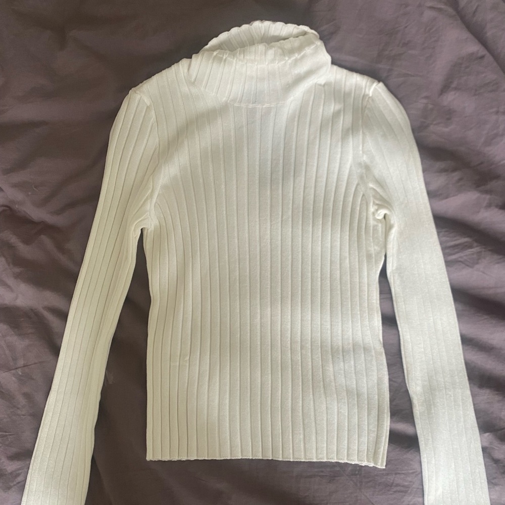 H&M cream turtleneck size small new with tags